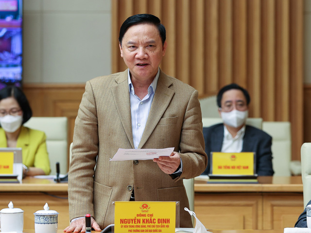 Phó Chủ tịch Quốc hội Nguyễn Khắc Định: Có những chuyển biến rất tích cực trong phòng, chống dịch và phát triển kinh tế-xã hội, nhân dân tự tin, vững vàng hơn, kinh nghiệm của các cơ quan và người dân nhiều hơn