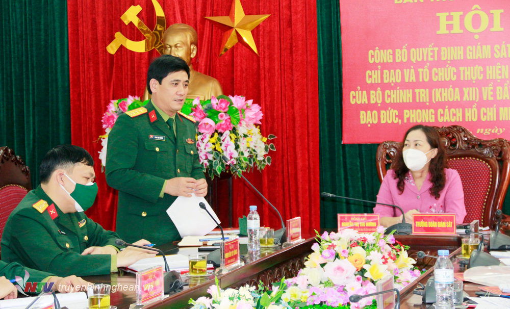 -Thượng tá Phan Đại Nghĩa, Uỷ viên BTV Tỉnh uỷ - Chỉ huy trưởng Bộ CHQS tỉnh phát biểu tại hội nghị. 