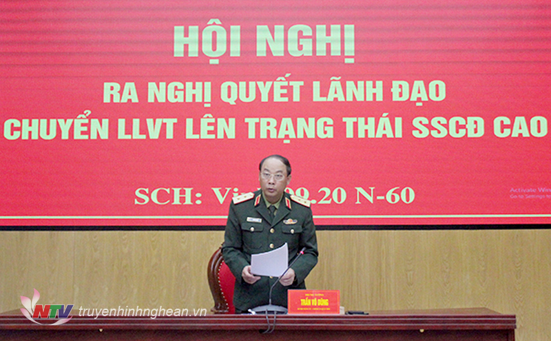 Trung tướng Trần Võ Dũng, Bí thư Đảng ủy, Chính ủy Quân khu chủ trì Hội nghị Thường vụ Đảng ủy ra Nghị quyết lãnh đạo chuyển lực lượng vũ trang lên trạng thái sẵn sàng chiến đấu cao.