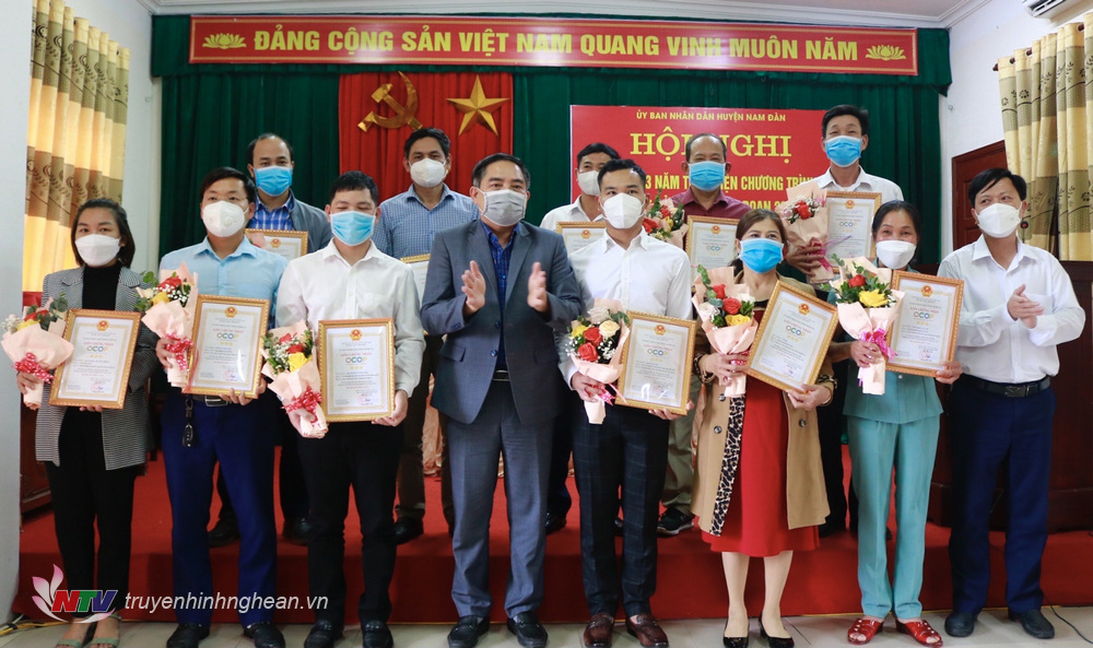 Trao giấy chứng nhận 24 sản phẩm đạt 3 sao OCOP tỉnh Nghệ An năm 2021 cho các chủ thể