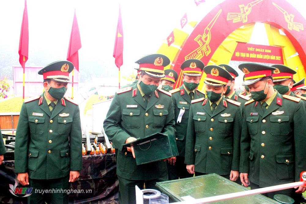 Thứ trưởng Bộ Quốc phòng dự lễ ra quân huấn luyện tại Sư đoàn 324