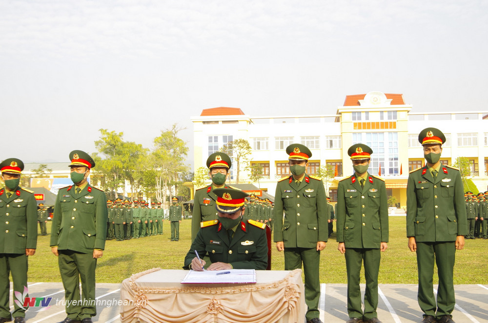 Thượng tá Trần Văn Vũ – Chính ủy Lữ đoàn xe tăng 215 phát động thi đua