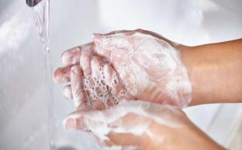 Không rửa tay sau khi đi vệ sinh có thể dẫn đến nguy cơ mắc bệnh, như đau bụng, tiêu chảy và nhiều bệnh nguy hiểm khác.