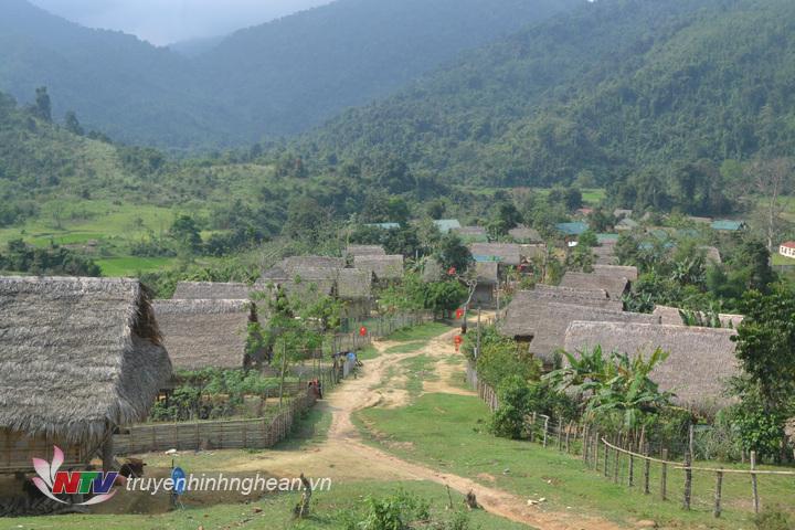Bản Bủng - nơi sinh sống của tộc người Đan Lai là một trong những điểm đến thu hút du khách ở Con Cuông