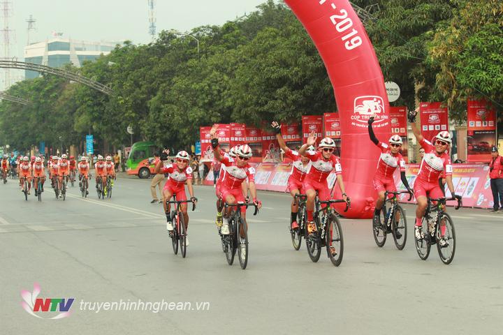 Khai mạc Giải đua xe đạp tranh Cúp Truyền hình TP Hồ Chí Minh lần thứ 31 tại Nghệ An