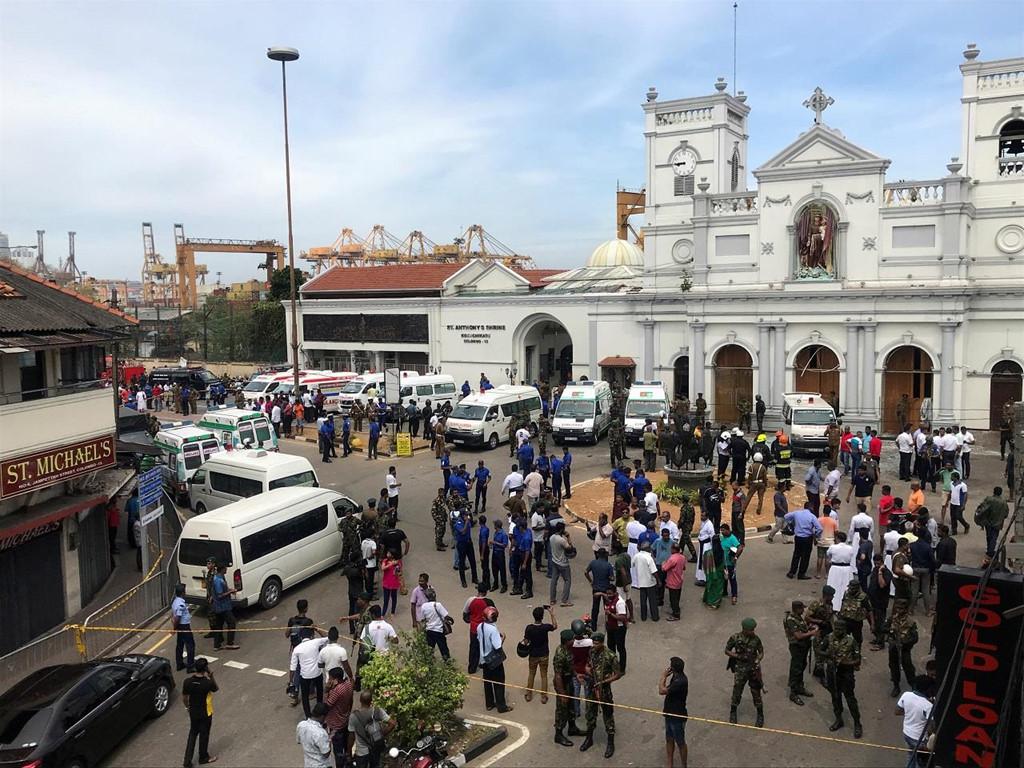 Các vụ đánh bom gần như cùng lúc xảy ra tại 3 nhà thờ và 3 khách sạn làm rúng động Sri Lanka hôm 21/4, đúng lễ Phục Sinh của tín đồ Công giáo. Nhà thờ St. Anthony ở thủ đô Colombo là một trong những nơi bị tấn công.