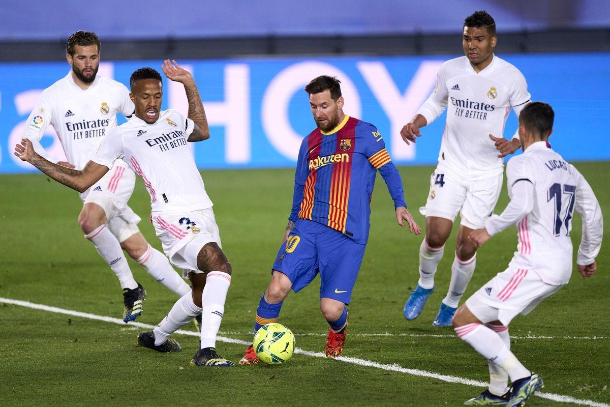Messi cùng đồng đội ở Barca nỗ lực nhưng không gặp may. (Ảnh: Getty).