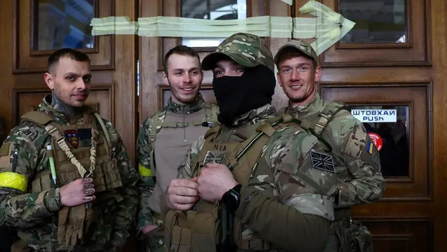 Các tình nguyện viên nước ngoài đến Ukraine chiến đấu ở thành phố Liviv