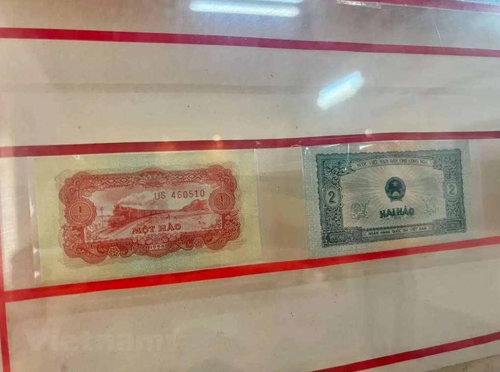 Tiền giấy in năm 1958. 