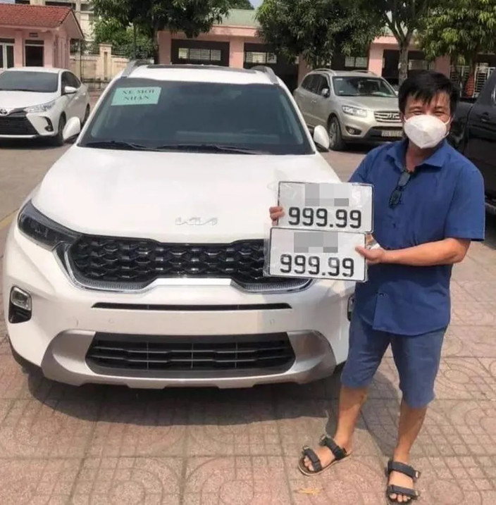 Một người đàn ông ở Nghệ An mới đây may mắn bốc được biển số đẹp đã bán chiếc xe cho người khác và lãi gần 1 tỷ đồng. Ảnh: P.T.