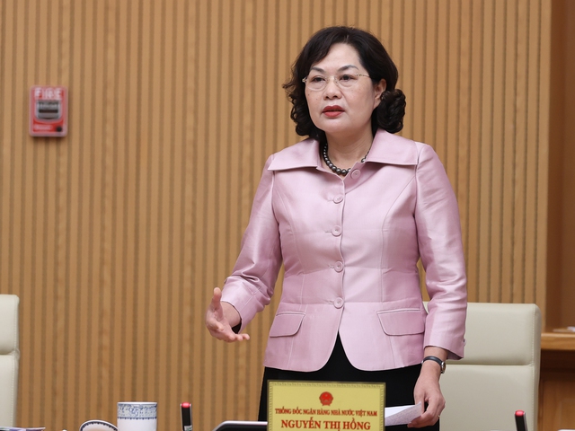 Thống đốc NHNN Nguyễn Thị Hồng phát biểu tại phiên họp.