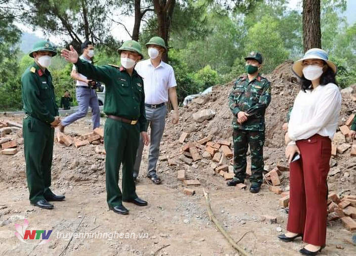 Đoàn kiểm tra tại công trình thi công sở chỉ huy diễn tập khu vực phòng thủ huyện Hưng Nguyên tại xã Hưng Yên Nam