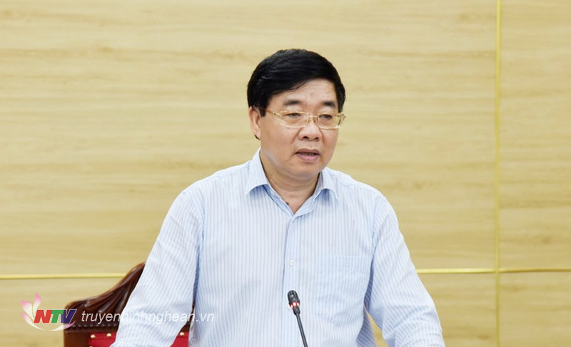 Phó Bí thư Thường trực Tỉnh uỷ Nguyễn Văn Thông phát biểu kết luận cuộc họp.