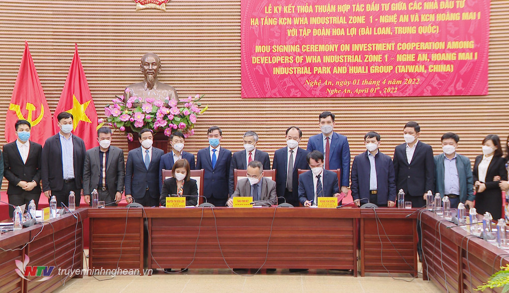 UBND tỉnh Nghệ An ký kết thỏa thuận đầu tư với Tập đoàn Hoa Lợi và các nhà đầu tư hạ tầng.
