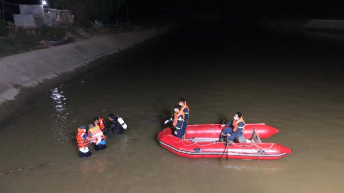 Tìm thấy 2 trong số 5 học sinh mất tích trên sông Mộc Khê ở Thanh Hóa