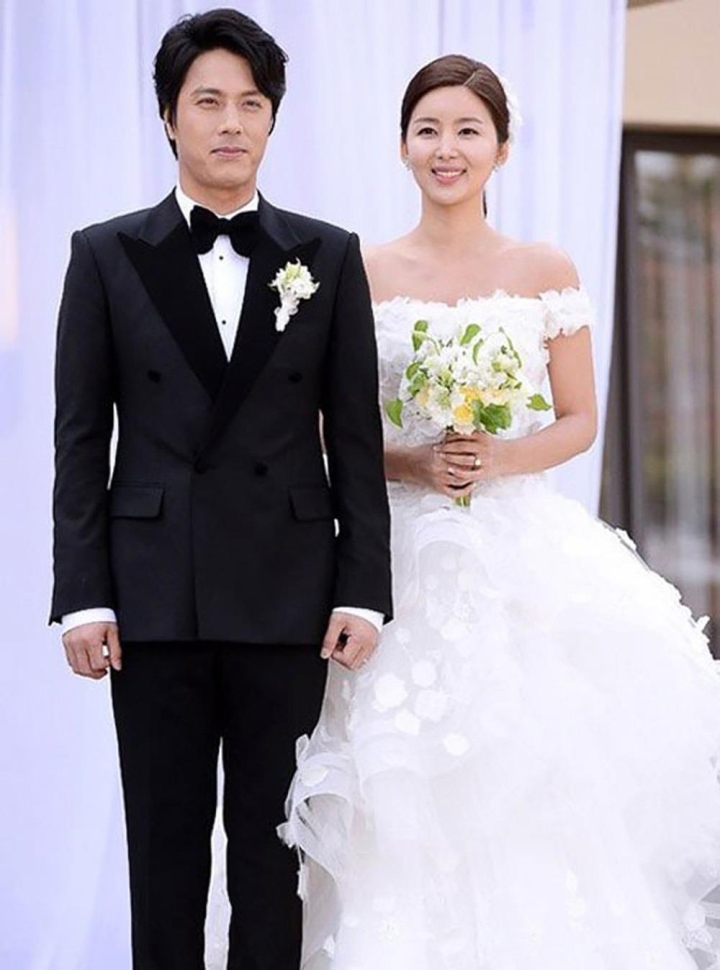 Anh kết hôn và sống hạnh phúc bên nữ diễn viên Park Mi Sol.