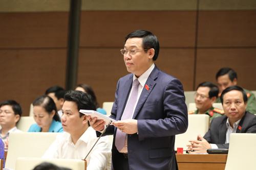 ​  Phó Thủ tướng Vương Đình Huệ giải trình, làm rõ vấn đề đại biểu Quốc hội nêu.