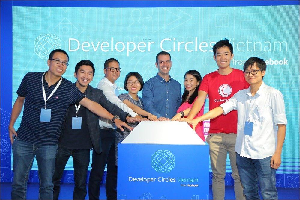 Đại diện Facebook, CoderSchool và các doanh nghiệp hỗ trợ trong chương trình Developer Circles Vietnam Innovation Challenge.