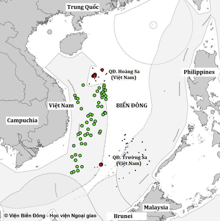 Vị trí 80 cấu trúc ở Biển Đông mà Trung Quốc mới công bố tên gọi: màu đỏ là các cấu trúc mà Trung Quốc gọi là đảo, còn màu xanh là các cấu trúc chìm dưới mực nước biển. Đồ họa: Viện Biển Đông, Học viện Ngoại giao/từ Maritime Issues.
