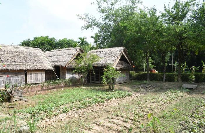 Căn nhà đơn sơ nơi Bác Hồ ở thuở niên thiếu tại làng Sen, Kim Liên, Nam Đàn, Nghệ An. 