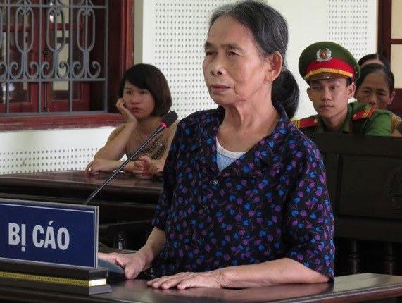 Bị cáo Phạm Thị Hường tại tòa. 