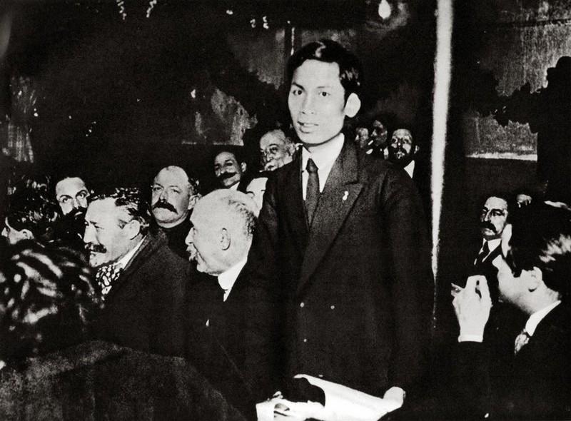 Tại Đại hội toàn quốc Đảng Xã hội Pháp ở thành phố Tua (nước Pháp), tháng 12/1920, đồng chí Nguyễn Ái Quốc trở thành một trong những người sáng lập Đảng Cộng sản Pháp. (Ảnh Tư liệu)