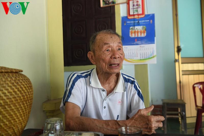 Cụ Trần Văn Từ (92 tuổi, Hoàng Trù, Nam Đàn, Nghệ An).