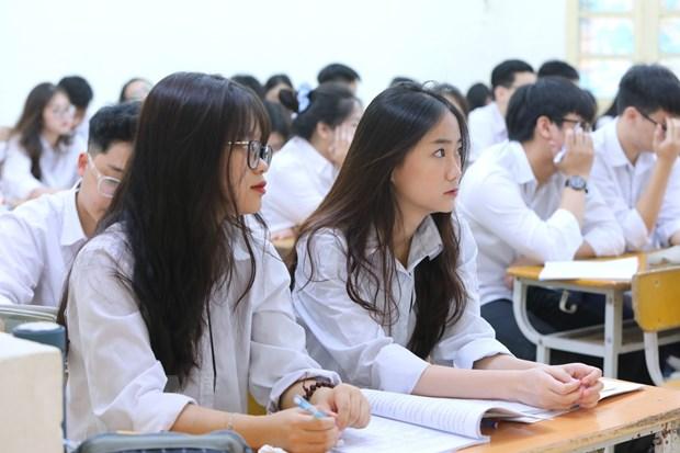 Không bắt buộc giãn cách trong trường, lớp học; không bắt buộc học sinh đeo khẩu trang trong lớp học. 