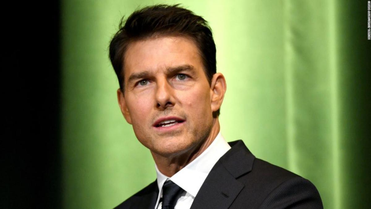 Nam tài tử Tom Cruise tuyên bố trả lại 3 giải Quả cầu Vàng. 