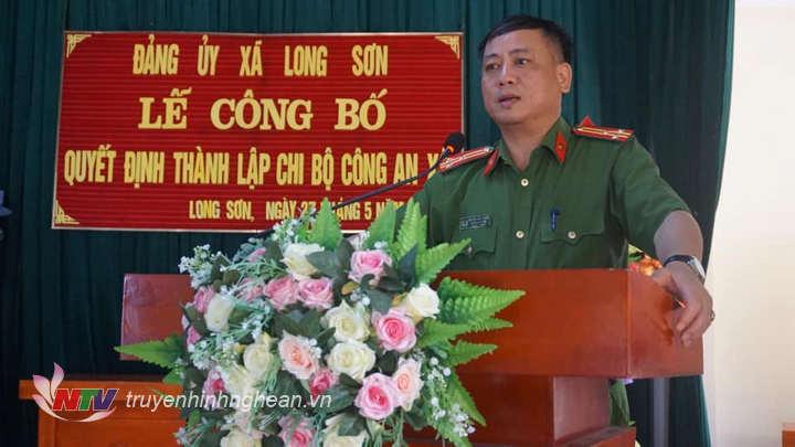 Thượng tá Nguyễn Hồng Tuyến - Ủy viên BTV Huyện ủy, Bí Thư Đảng ủy, Trưởng Công an huyện  Anh Sơn phát biểu tại buổi lễ .