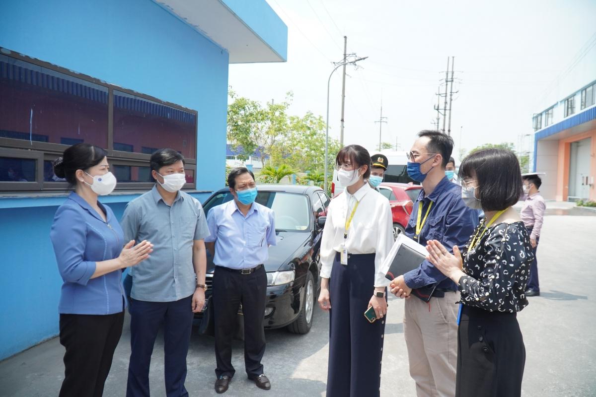 Lãnh đạo tỉnh Bắc Ninh kiểm tra công tác phòng chống Covid-19 tại Công ty TNHH sản xuất Biel Crystae Việt Nam (KCN VSIP Bắc Ninh). 