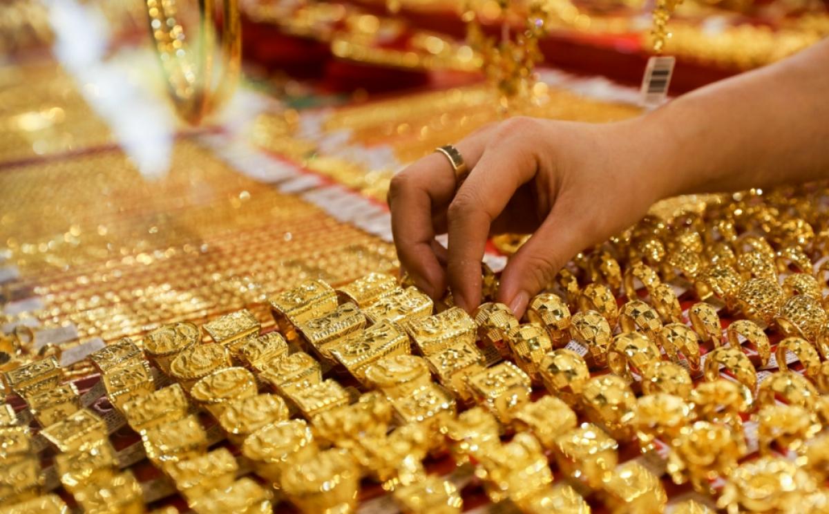 Giá vàng trong nước giảm mạnh theo đà lao dốc của vàng thế giới