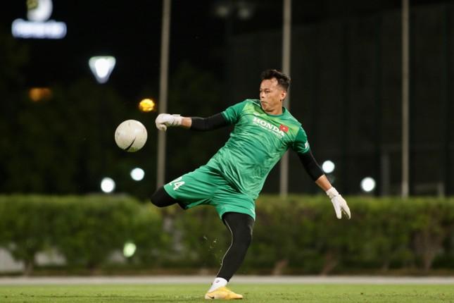 Thủ môn Bùi Tấn Trường là cầu thủ có tuổi lớn nhất ở đội tuyển Việt Nam hiện nay (sinh năm 1986)