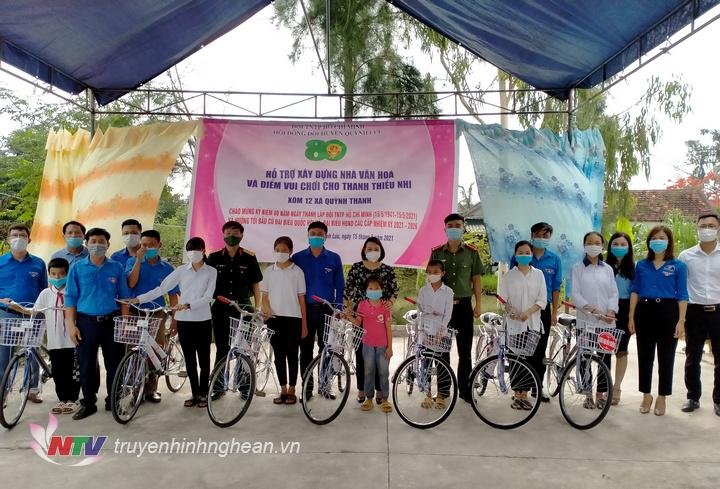 rao tiền hỗ trợ xây dựng nhà văn hoá và điểm vui chơi cho thanh thiếu nhi xóm 12 xã Quỳnh Thanh