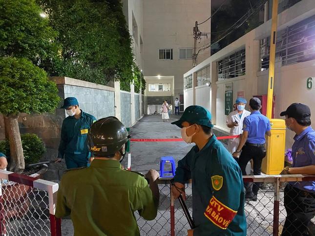 Bệnh viện Hoàn Mỹ Sài Gòn cũng đang tạm thời phong tỏa.