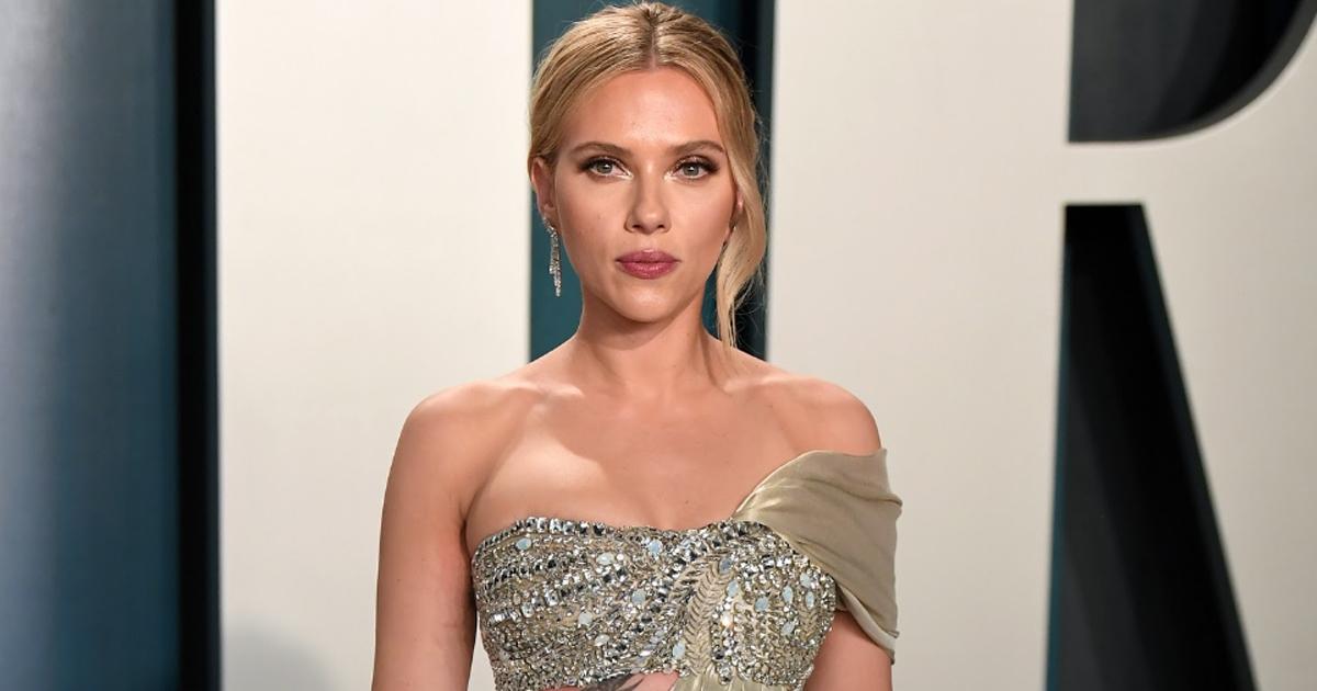 Scarlett Johansson cho biết mình thường đối mặt với các câu hỏi và nhận xét phân biệt giới tính.