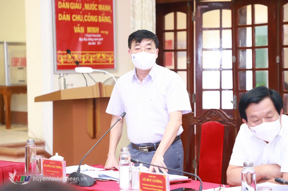Phó Bí thư Thường trực Tỉnh ủy Nguyễn Văn Thông phát biểu tại phiên họp.