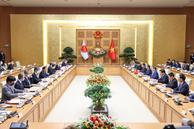 Thủ tướng Phạm Minh Chính và Thủ tướng Kishida Fumio tiến hành hội đàm.