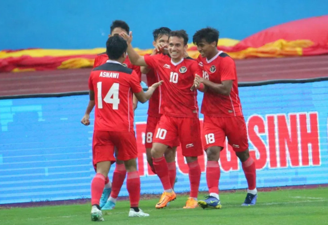 Indonesia giành 9 điểm sau 4 trận, giành vé vào bán kết