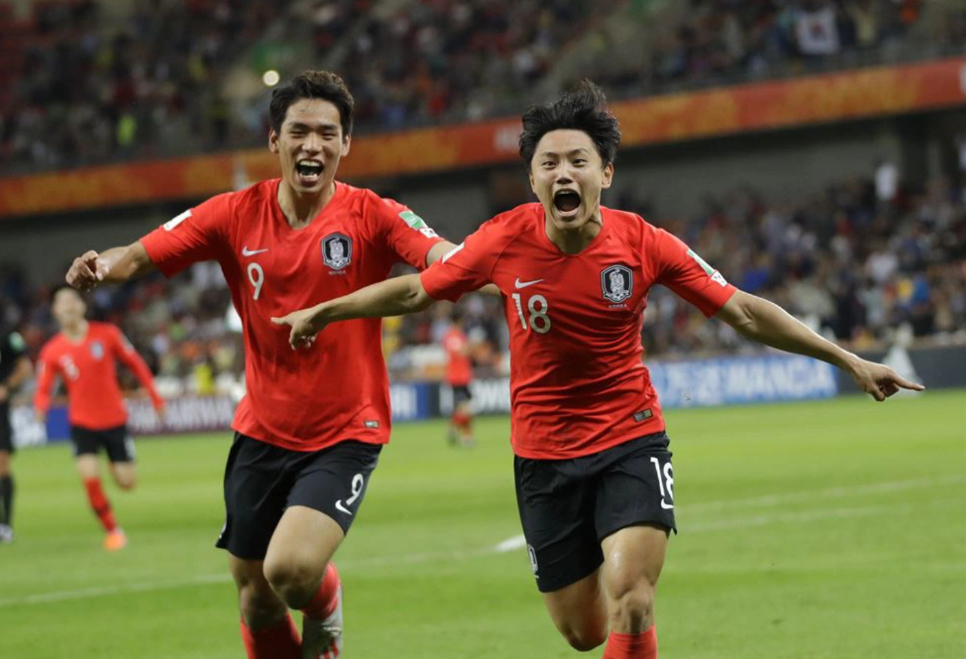 Cho Young-wook (số 18) có màn ra mắt ấn tượng trong màu áo ĐTQG Hàn Quốc vào đầu năm nay. Ảnh: Reuters