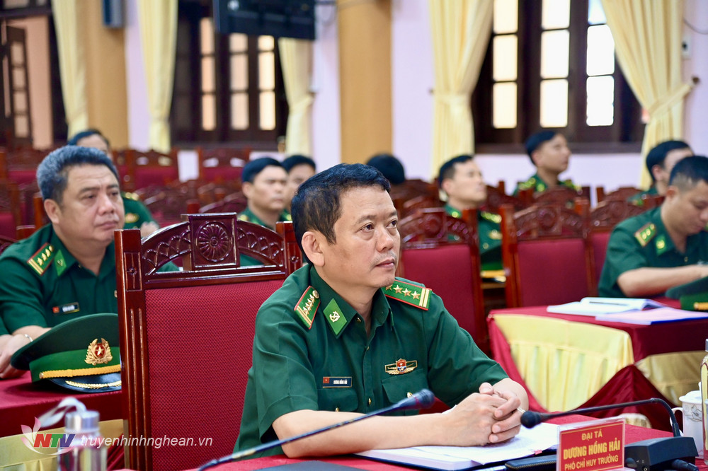 Đại tá Lê Như Cương, Bí thư Đảng ủy, Chính ủy BĐBP tỉnh phát biểu chỉ đạo tại hội nghị.