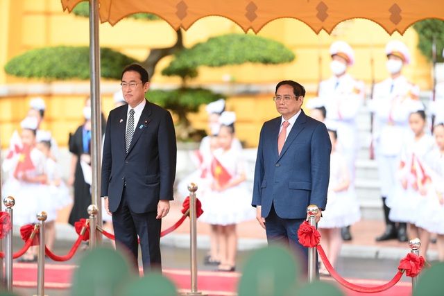 Thủ tướng Phạm Minh Chính chủ trì lễ đón Thủ tướng Nhật Bản Kishida Fumio và đoàn đại biểu cấp cao Chính phủ Nhật Bản. 