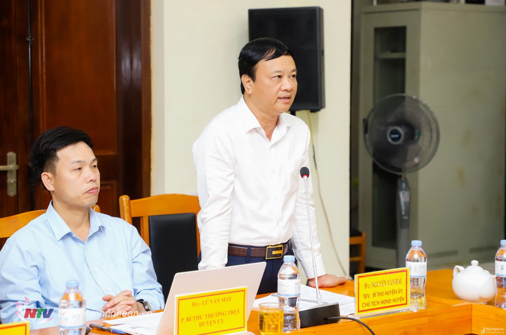 Đồng chí Nguyễn Văn Hải - Bí thư Huyện ủy Tương Dương báo cáo thêm các khó khăn và nêu các kiến nghị, đề xuất.