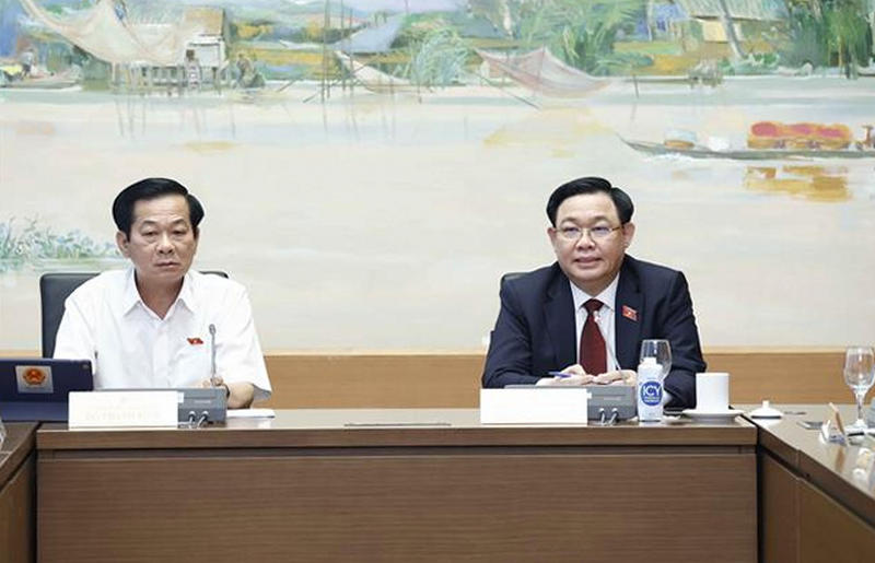 Chiều 24/5, Chủ tịch Quốc hội Vương Đình Huệ tham gia thảo luận ở tổ về thí điểm một số cơ chế, chính sách đặc thù phát triển tỉnh Khánh Hòa.