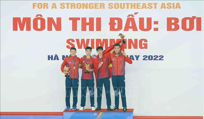 Đội tuyển bơi Việt Nam xuất sắc đoạt HCV nội dung 4x100m tự do nam với thành tích 3 phút 21 giây 81. 