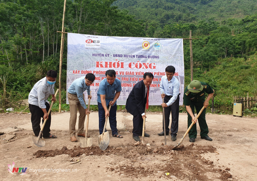 Khởi công xây dựng nhà công vụ giáo viên tại điểm lẻ Piêng Luống, xã Nhôn Mai, huyện Tương Dương, Nghệ An.