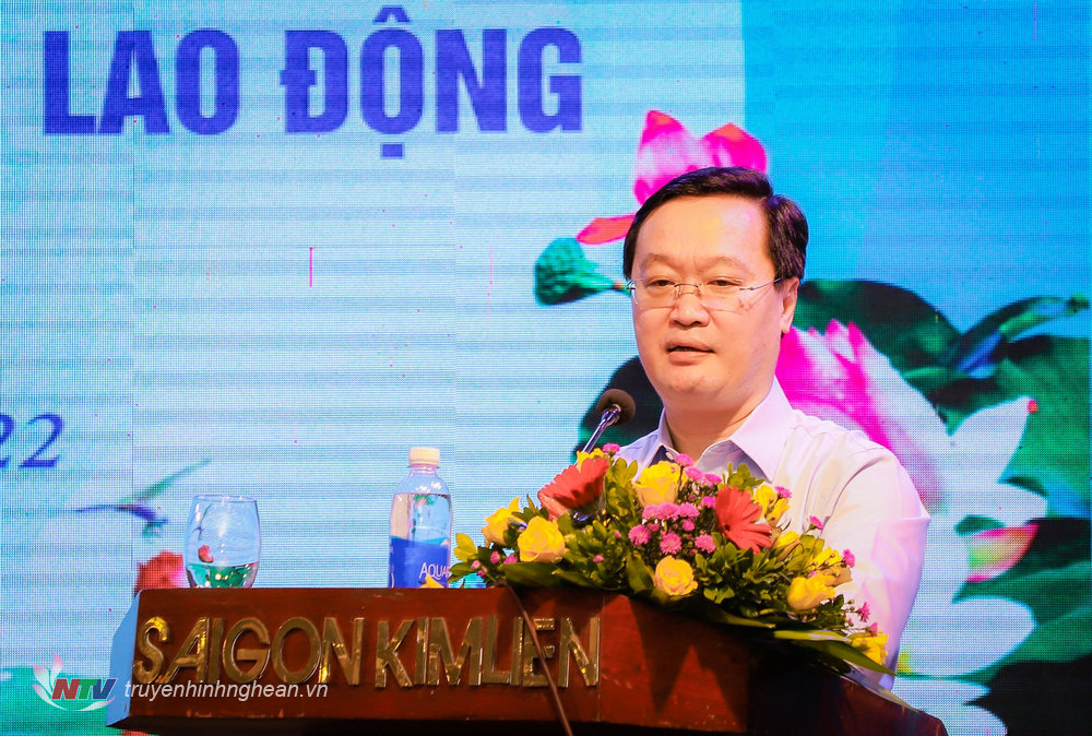 Đồng chí Nguyễn Đức Trung - Chủ tịch UBND tỉnh phát biểu mở đầu buổi đối thoại.
