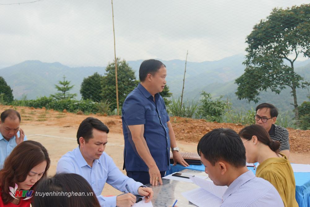 Đồng chí Lỳ Bá Thái – Phó Bí thư Thường trực Huyện ủy Kỳ Sơn phát biểu tại buổi làm việc