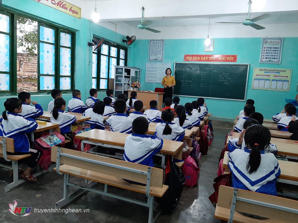 Bộ giáo dục và Đào tạo kiểm tra đạt chuẩn phổ cập giáo dục Tiểu học tại Nghệ An