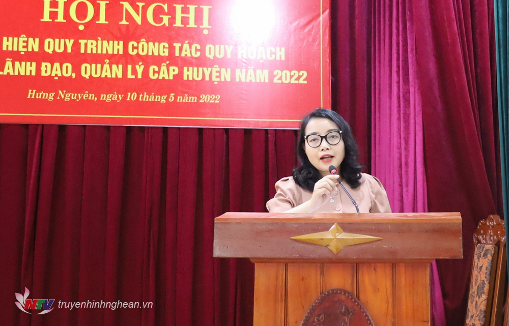 Đồng chí  Nguyễn Thị Thơm – Tỉnh ủy viên, Bí thư Huyện ủy phát biểu khai mạc hội nghị.